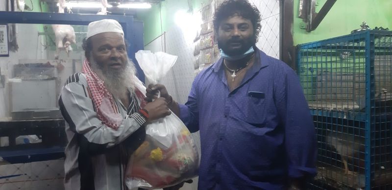 ಗ್ರಾಹಕರಿಲ್ಲದೆ ಬಿಕೋ ಎನ್ನುತ್ತಿದ್ದ ಚಿಕನ್ ಅಂಗಡಿ ಮಾಲೀಕನ ನೋವಿಗೆ ಹುಚ್ಚ ವೆಂಕಟ್ ಸ್ಪಂದನೆ