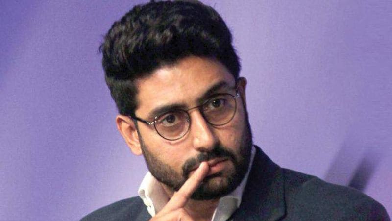 অভিষেক বচ্চন এবার ডেবিউ করতে চলেছেন ডিজিটাল প্ল্যাটফর্মে। সিরিজের নাম ব্রেথ। সম্প্রতি সেই লুক প্রকাশ্যে এসেছে সোশ্যাল মিডিয়ায়। এই সিরিজ মুক্তি পাবে আগামী ১০ জুলাই।