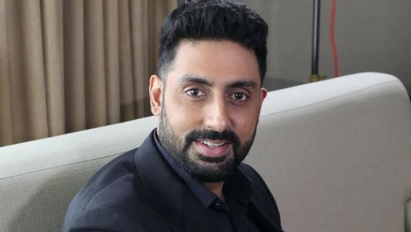 তারপর দশ বছর কেটে গেছে। দিল্লি সিক্স ছবিতে বন্ধু রাকেশ ওমপ্রকাশ মেহরার সঙ্গে জুটি বেধে কাজ করেন অভিষেক বচ্চন। ছবিতে অভিষেকের বিপরীতে সোনম কাপুরকে দেখা গেছে।