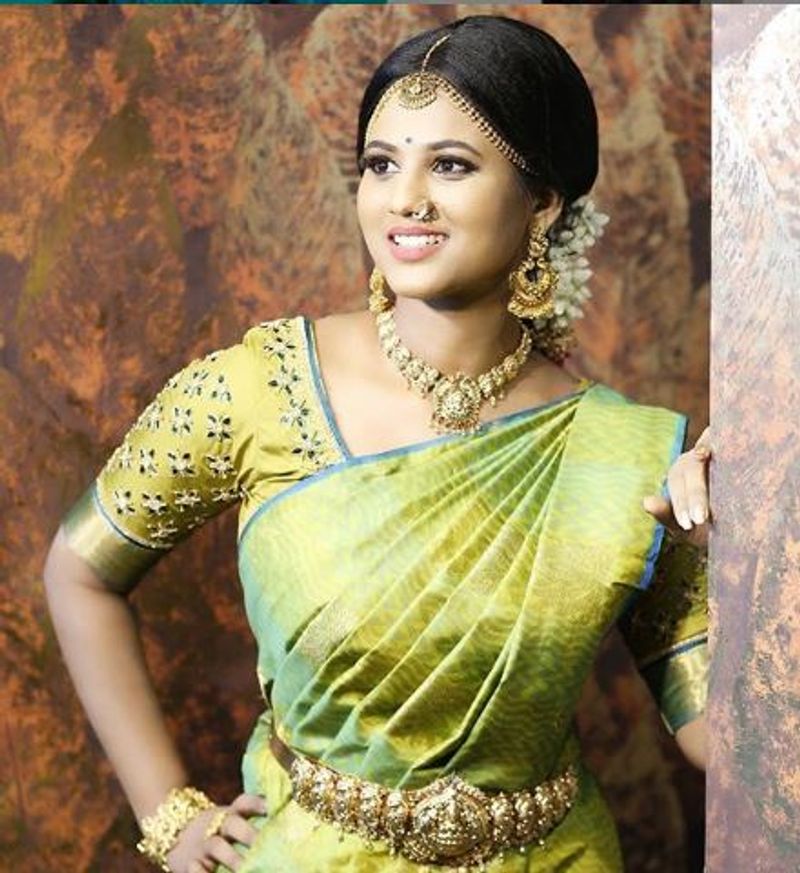மணப்பெண் போல் மேக்அப் போட்டு ஜொலிக்கும் கண்மணி 