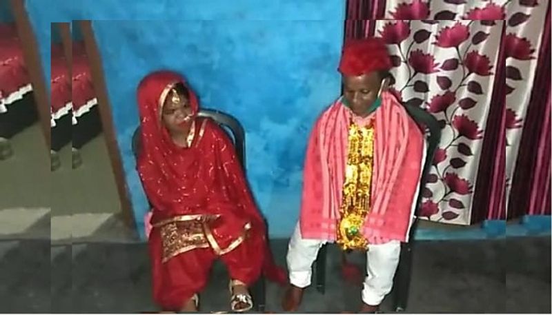 मुजफ्फरपुर के वार्ड 33 निवासी मोहम्मद फूल बाबू की बचपन से ही लंबाई में कम हैं। 45 की उम्र में उनकी पूरी लंबाई तीन फीट से भी कम है, जबकि वार्ड वार्ड 34 की असगरी बेगम की 30 साल के बाद भी लंबाई ढाई फीट ही है।
