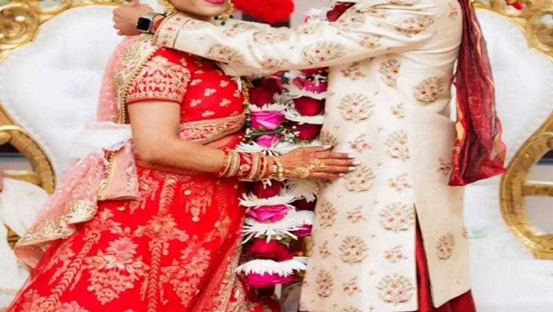 लॉकडाउन के बीच 15 लोगों की मौजूदगी में काजी मौलाना अकरम रहमानी साहब नें इनका निकाह पढ़ाया और इस तरह दोनों नें एक दूसरे को अपना हमराह कबूल कर लिया।