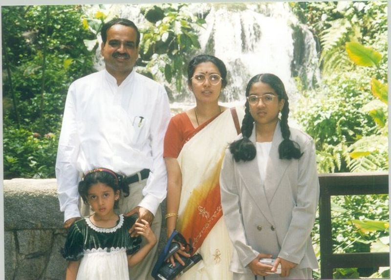 ಅನಂತ್ ಕುಮಾರ್ ಅವರಿಗೆ ಇಬ್ಬರು ಹೆಣ್ಣು ಮಕ್ಕಳು.