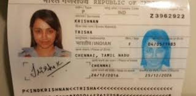 இது திரிஷா மாதிரி இருக்குற வேற யாரோ இல்ல... நம்ப கோலிவுட் கியூட் ஏஞ்சல் திரிஷா தான். பாஸ்போட் புகைப்படத்தில் கொஞ்சம் அழகு குறைஞ்சி போச்சி அவ்வளவு தான்..
