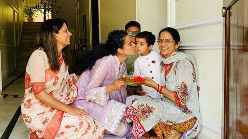 এছাড়াও নেটিজেন প্রশ্ন তুলেছে, তাঁর ভাই অক্ষত রনাওয়তকে নিয়ে। নিজের প্রযোজনা সংস্থা খোলার পর কঙ্গনা তাঁর ভাই অক্ষতকে আইনি এবং আর্থিক দিকটি দেখার দায়িত্ব দিয়েছেন।