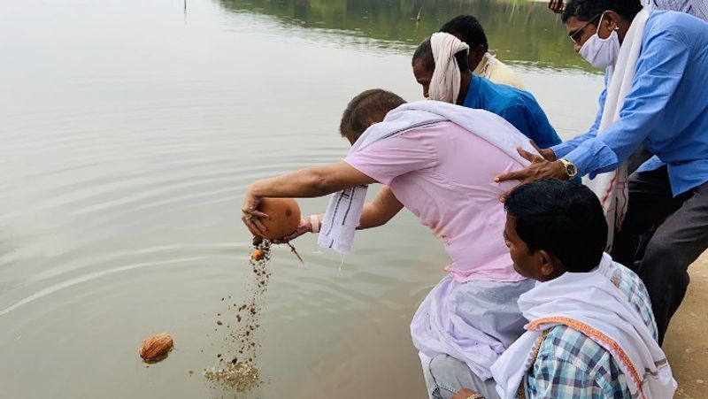 कौन-कौन शामिल हुआ इस कलश यात्रा में: बता दें कि इस कलश यात्रा में अजीत जोगी की पत्नी और कोटा की विधायक डॉ.रेणु जोगी, बेटे अमित जोगी लोरमी विधायक धर्मजीत सिंह और उनके कई चाहने वाले शामिल हुए थे।