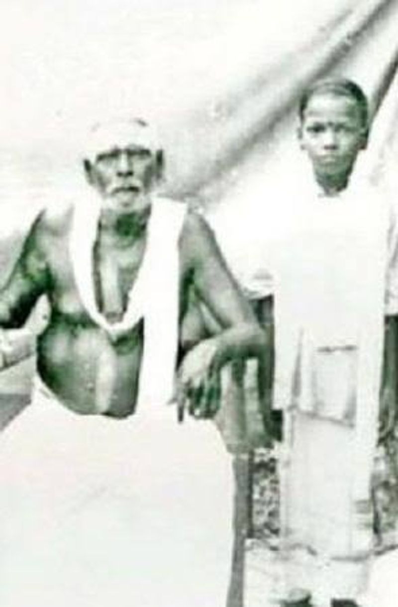 கலைஞர் சிறுவயது புகைப்படத்தை பார்த்ததுண்டா இதில் பாருங்க அறிய புகைப்படம் இதில் பக்கத்தில் இருப்பது அவர் தந்தை 