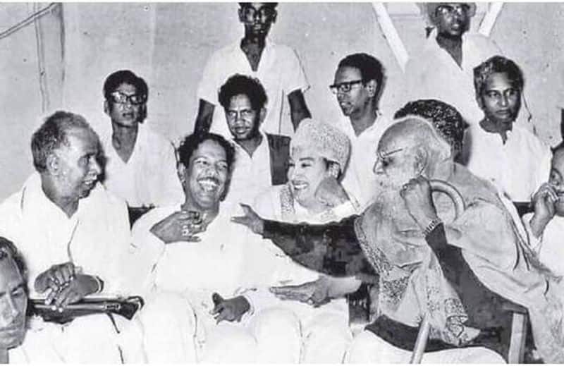 handsome young Karunanidhi .. Where is our Chief Minister in this photo? Find out who the others are. !!