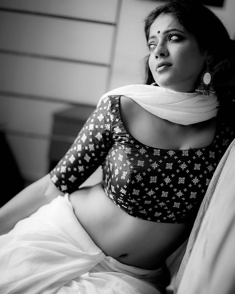 ஒருவேளை சேலை எப்படி கட்டுவது என்பது மறந்து போச்சோ 