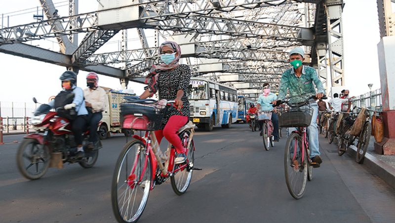 साइकिल के बिना स्कूल आना-जाना जैसे मुमकिन ही नहीं।