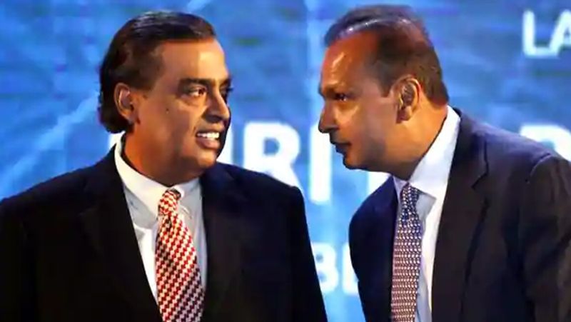 अनिल अंबानी कंपनियों की बात करें, तो रिलायंस पावर (95 फीसदी ऊपर), रिलायंस कैपिटल (89 फीसदी ऊपर), रिलायंस इंफ्रा (88 फीसदी ऊपर) और रिलायंस होम फाइनेंस (45 फीसदी ऊपर) ने भी समहू के मार्केटकैप को 31 फीसदी बढ़ाया है। रिलायंस नवल ने इस दौरान 35 फीसदी तक का गोता लगाया। 