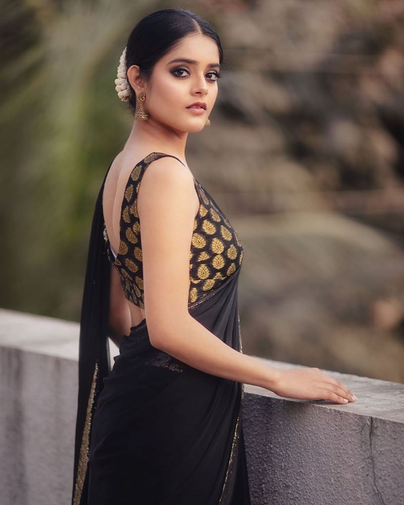 Raj Tharun heroine Riddhi Kumar latest instagram photos