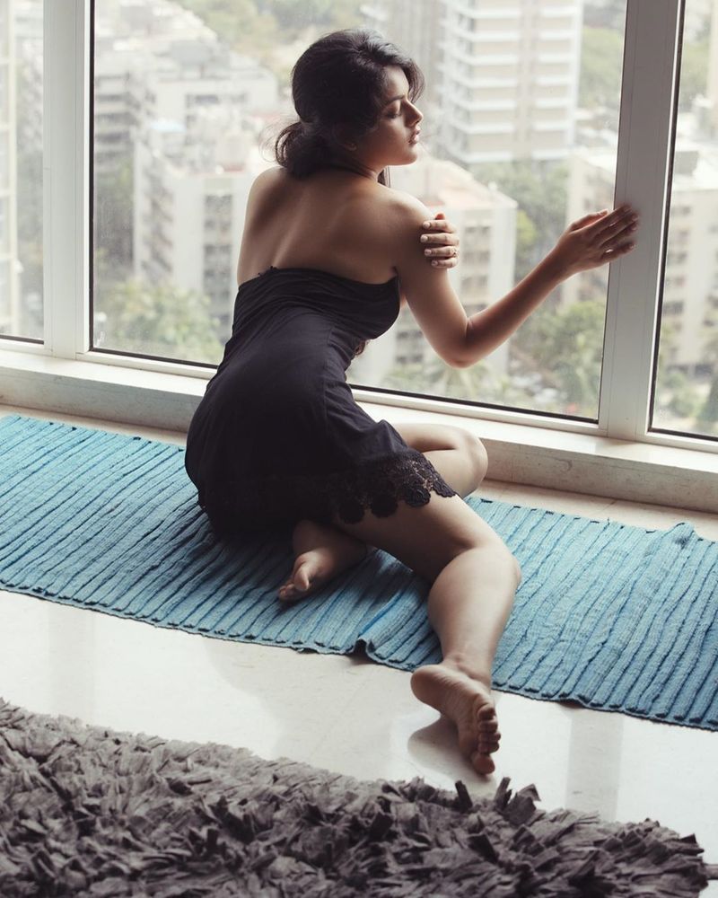 Raj Tharun heroine Riddhi Kumar latest instagram photos