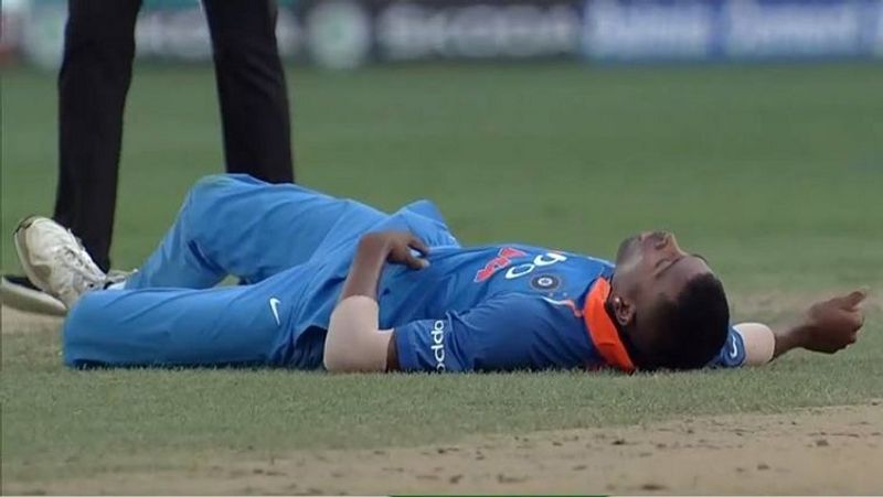 एशिया कप आखिरी टूर्नामेंट
पंड्या ने कहा कि एशिया कप वैसे भी आराम मिलने से पहले मेरा आखिरी टूर्नामेंट था। उसी में मुझे यह चोट लग गई। पहले मेरा दर्द कम नहीं हो पा रहा था, लेकिन जल्दी ही मेरा शरीर रिकवरी मोड में चला गया। उन्होंने कहा कि अब उन्हें किसी तरह की समस्या नहीं है और वे उस चोट से उबर चुके हैं।
