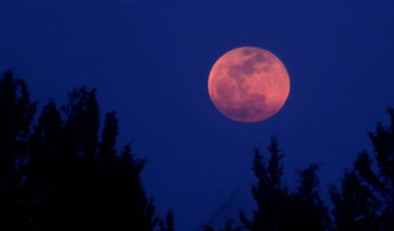 no liquid water on moon but oxygen creating rust on moon says chandrayan 1 data bsm