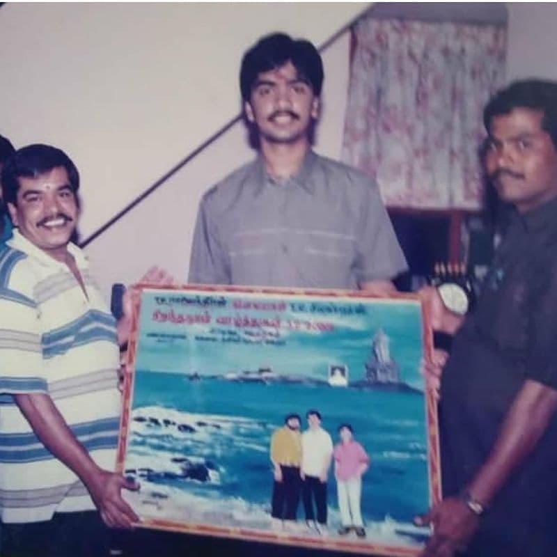 சிறுவயதில் இருந்து கொஞ்சம் வளர்ந்து மீசையுடன் இருக்கும் சிம்புவை வரவேற்கும் ரசிகர்கள் 