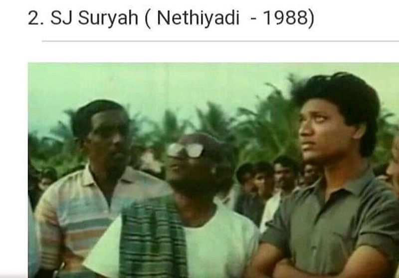 1988 ஆம் ஆண்டு இயக்குனர் பாண்டிராஜன் தானே நடித்து இயக்கிய திரைப்படம் 'நெத்தியடி'. நடிகை அமலா, வைஷ்ணவி, ஜனகராஜ் உள்ளிட்ட பலர் நடித்திருந்த இந்த படத்தில் தான் முதல் முதலில் தன்னுடைய முகத்தை ஒரே ஒரு சீனில் காட்டினார் பிரபல இயக்குனரும், நடிகருமான எஸ்.ஜே.சூர்யா.