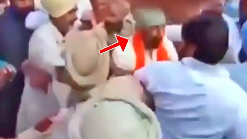 दुर्व्यवहार की कोई खबर नहीं
इसके अलावा, इस तरह की कोई मीडिया रिपोर्ट नहीं मिलती है, जिसमें सनी देओल को गुरुद्वारे से धक्के मार कर भगाए जाने की खबर दी गई हो। यह संभव नहीं है कि सनी देओल जैसे अभिनेता और सांसद के साथ ऐसा हो और इसकी मीडिया में कहीं खबर तक नहीं आए। इससे साफ है कि यह वायरल वीडियो फेक है और गलत दावे के साथ शेयर किया जा रहा है।
