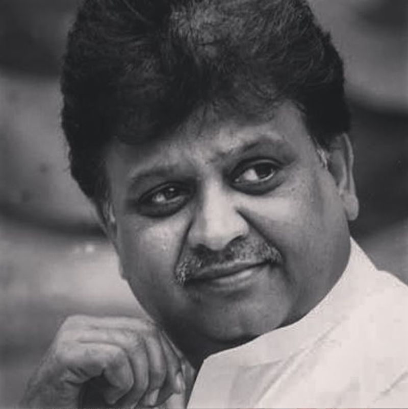 ಎಸ್ಪಿಬಿ ಗಾಯಕರಾಗಿ ಸರಿಸುಮಾರು ನಲವತ್ತು ಸಾವಿರ ಹಾಡುಗಳನ್ನ ಹಾಡಿದ್ದಾರೆ ದಾಖಲೆ ಬರೆದಿರುವ ಇವರು ಕನ್ನಡ ,ತಮಿಳು, ತೆಲುಗು, ಮಲಯಾಳಂ,ಹಿಂದಿ,ತುಳು,ಕೊಂಕಣಿ,ಒರಿಯಾ,ಬೆಂಗಾಲಿ,ಮರಾಠಿ,ಪಂಜಾಬಿ ಸೇರಿದಂತೆ ಹದಿನೈದು ಭಾಷೆಗಳಲ್ಲಿ ಹಾಡಿದ್ದಾರೆ. ಎಸ್ಪಿಬಿ ಚಿತ್ರ ಗೀತೆಗಳನ್ನೂ ಮಾತ್ರವಲ್ಲ ಸಿನಿಮಾ ಹಾಡುಗಳ ಜೊತೆ ಜೊತೆಗೆ ದೇವರ ನಾಮ,ಆಲ್ಬಂ ಹಾಡುಗಳು ,ಭಾವ ಗೀತೆ,ಕರ್ನಾಟಕ ಹಾಗೂ ಹಿಂದೂಸ್ತಾನಿ ಶಾಸ್ತ್ರೀಯ ಗೀತೆಗಳನ್ನ ಹಾಡಿದ್ದಾರೆ.
