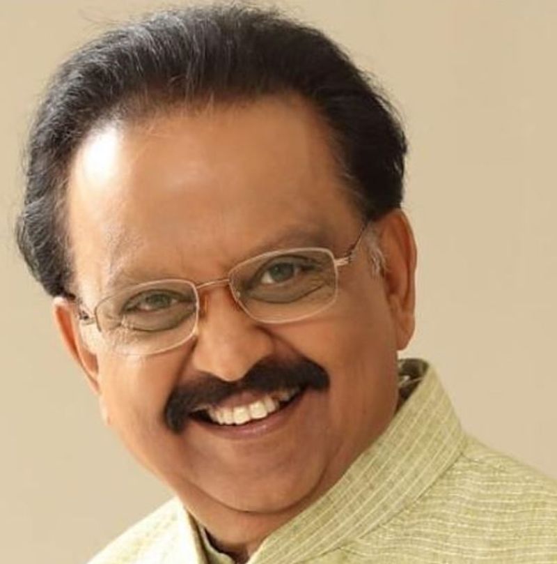 ನಕ್ಕರೆ ಅದೇ ಸ್ವರ್ಗ ಎಂಬ ಹಾಸ್ಯಪ್ರಧಾನ ಚಿತ್ರದ ಮೂಲಕ ಕನ್ನಡ ಚಿತ್ರರಂಗಕ್ಕೆ ಹಾಡುಗಾರನಾಗಿ ಪರಿಚಿತರಾದವರು ಬಾಲಸುಬ್ರಮಣ್ಯಂ ಅವರು.ವಿಶೇಷವೆಂದರೆ ಆಗ ಅವರಿಗೆ ಕನ್ನಡ ಬಗ್ಗೆ ಎಳ್ಳಷ್ಟೂ ಮಾಹಿತಿಯಿರಲಿಲ್ಲ.ಆ ಸಿನಿಮಾದ ಸಂಗೀತ ನಿರ್ದೇಶಕರಾದ ರಂಗರಾಯರು ನಾವು ಹೇಳಿಕೊಡ್ತೇವೆ ಅಂತ ಧೈರ್ಯ ತುಂಬಿದ್ದರಿಂದ ಈಗಲೂ ಎಸ್ಪಿಬಿ ಅವರ ದನಿಯಲ್ಲಿ ಹಾಡುಗಳನ್ನು ಕೇಳುವ ಸೌಭಾಗ್ಯ ಕನ್ನಡಿಗರದ್ದಾಗಿದೆ.