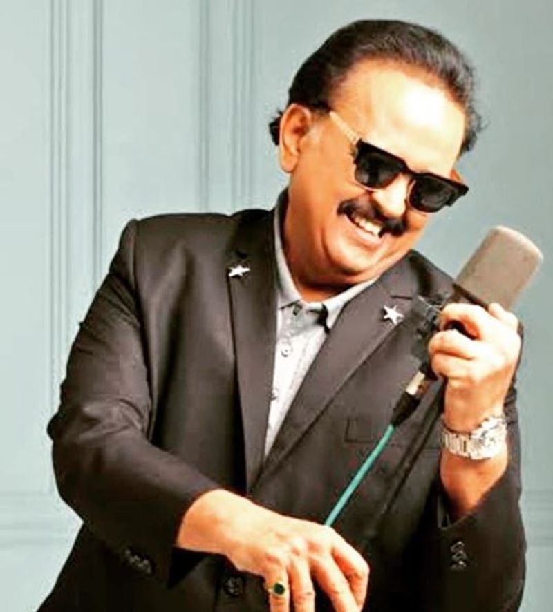 ಕನ್ನಡದ ಎಲ್ಲಾ ಗಾಯಕರಿಗೆ, ಸಂಗೀತ ನಿರ್ದೇಶಕರಿಗೆ ಹಂಸಲೇಖ ಮಾನಸ ಗುರುಗಳಾದ್ರೆ ನಾದಬ್ರಹ್ಮ ಹಂಸಲೇಖ ಅವರಿಗೆ ಮಾತ್ರ ಎಸ್ ಪಿ ಬಾಲಸುಬ್ರಮಣ್ಯಂ ಅವರು ಸತ್ಯಪೀಠ ದರ್ಶಿತರು ಇದನ್ನು ಖುದ್ದು ಹಂಸಲೇಖ ಅವರೇ ಅನೇಕ ಕಾರ್ಯಕ್ರಮಗಳಲ್ಲಿ ಹೇಳಿಕೊಂಡಿದ್ದಾರೆ.