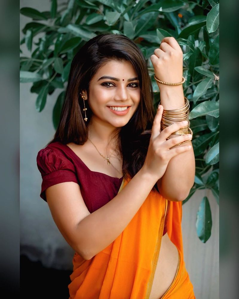 சிரிப்பால் சிதறவைக்கும் ரசிகர்களை ஈர்க்கும் சுஜுவாசன் 