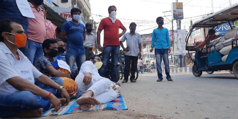 মুখ্যমন্ত্রীর এই মন্তব্যকে হাতিয়ার করেই পথে নেমেছে বিজেপি। তাদের অভিযোগ, মমতা বন্দ্যোপাধ্যায়ের মন্তব্যে বিভ্রান্তি ছড়াচ্ছে।