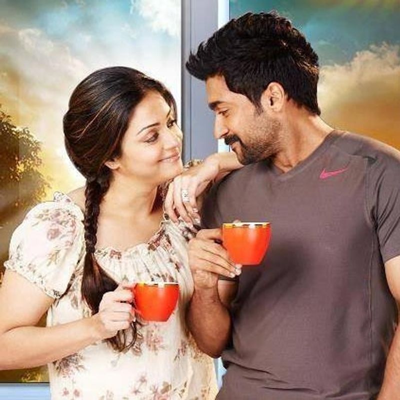ஜோவும் காக்க காக்க படத்திற்கு தயார், சூர்யாவும் தயார் பின் என்ன பிரச்சனை என்று தானே கேக்குறீங்க, இந்த படத்தோட இயக்குனர் கெளதம் மேனன் இரண்டாம் பாக கதையோடு தங்களை அணுகினால் நடிக்க தயாராக இருக்கிறோம் என ரசிகர் கேள்விக்கு பதில் கூறியுள்ளார் ஜோ.