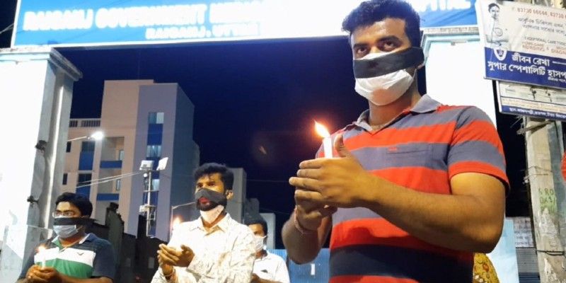 বনদপ্তরের আধিকারিকরা জানিয়েছেন, বিস্ফোরক বোঝাই আনারসটি হাতিটির মুখে ভিতরেই ফেটে যায়। ক্ষুধা জ্বালা তো ছিলই, ঘটনার পর তীব্র যন্ত্রণায় ছটফট করতে হাতিটি সারা গ্রামে ঘুরে বেড়ায়।
