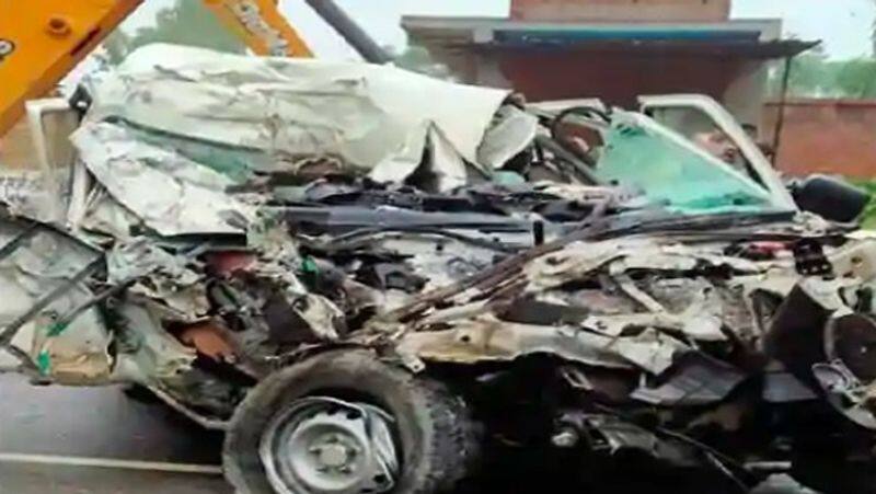 Uttar Pradesh accident...Nine of a family killed
