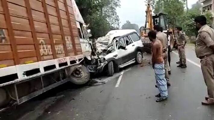 Scorpio collided with container due to heavy rains 9 people died kpl Scorpio collided with container due to heavy rains 9 people died kpl