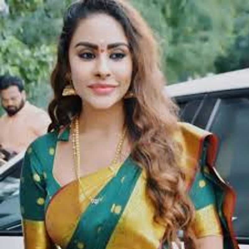 Srireddy controversial comments on poonam in Pawan kalyan issue