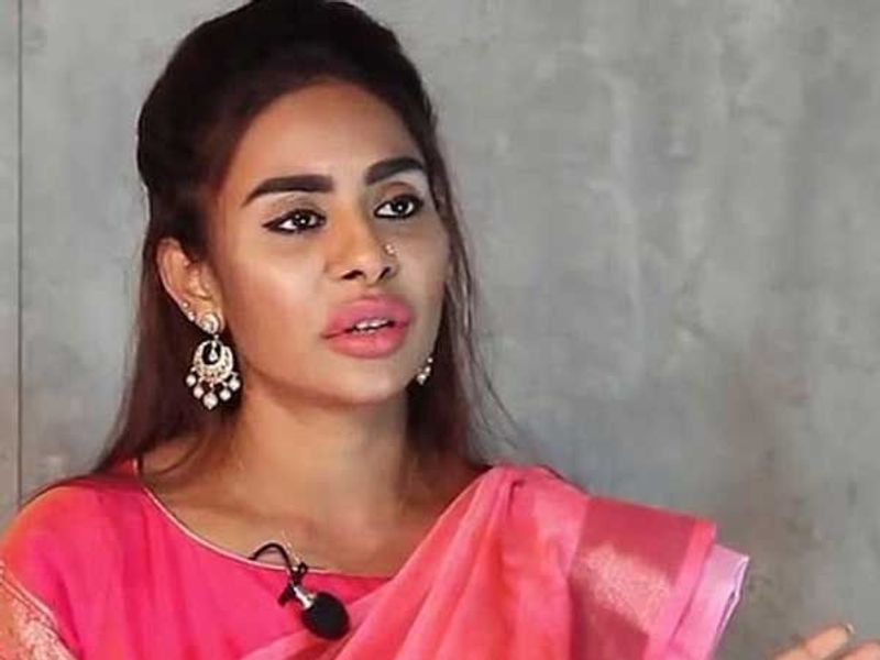 அதையடுத்து டோலிவுட்டில் வாய்ப்பு தருவதாக கூறி என்னை சீரழித்தார்கள் எனக்கூறி, நானி, கொரட்டலா சிவா, பவன் கல்யாண், ராணா தம்பி அபிராம் டக்குபதி ஆகியோரை அசிங்கப்படுத்தினார். மேலும் ராணாவின் தம்பியுடன் எடுத்து கொண்ட புகைப்படங்களையும் வெளியிட்டு பரபரப்பை ஏற்படுத்தினார். 