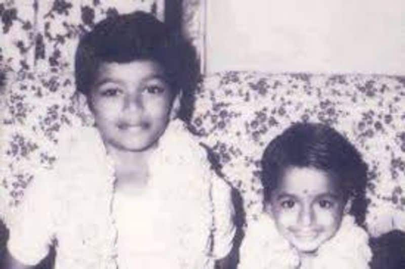 தன்னுடைய தந்தை இயக்குனர் என்பதால், குழந்தை நட்சத்திரமாக ஒரு சில படங்களில் நடித்தார் விஜய்.