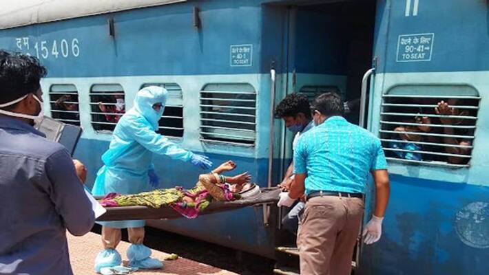 19-year-old girl was going home by train, suddenly woke up in pain, gave birth to child in labor special train 19-year-old girl was going home by train, suddenly woke up in pain, gave birth to child in labor special train