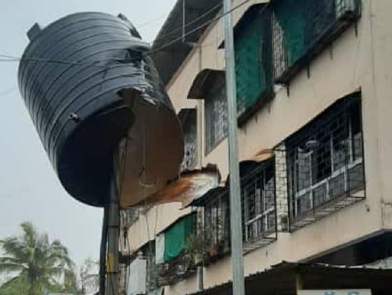 निसर्ग तूफान ने भयंकर तबाही मचाई। 