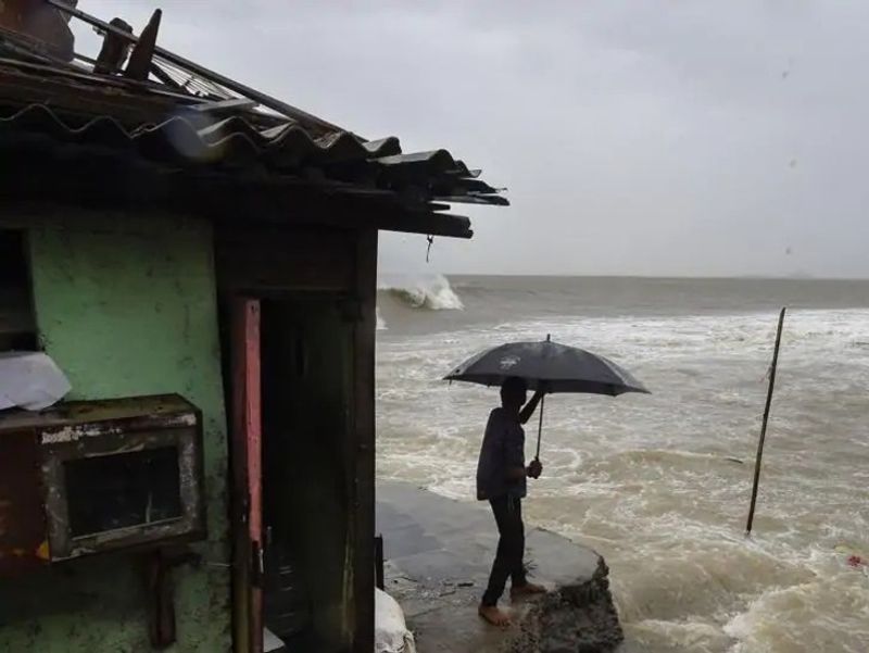 तूफान आने के बाद भयंकर बारिश ने भी कहर मचाया था। 