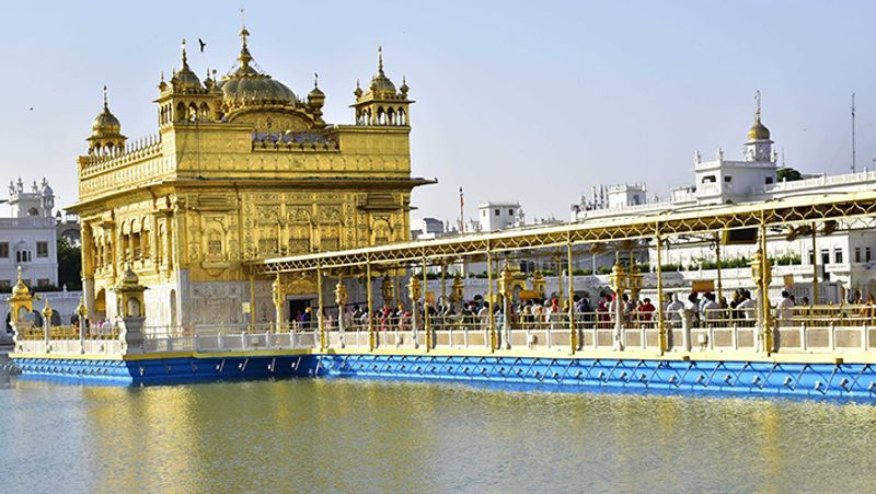 स्वर्ण मंदिर सिखों का एक प्रमुख धार्मिक स्थल है। ऐसा पहली बार हुआ, जब यहां भीड़ नहीं देखी गई।