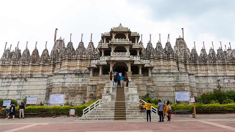 राजस्थान के रणकपुर स्थित तीर्थंकर जैन मंदिर।