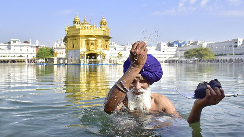 लॉकडाउन के दौरान यहां सिर्फ सेवकों को आने की अनुमति थी।