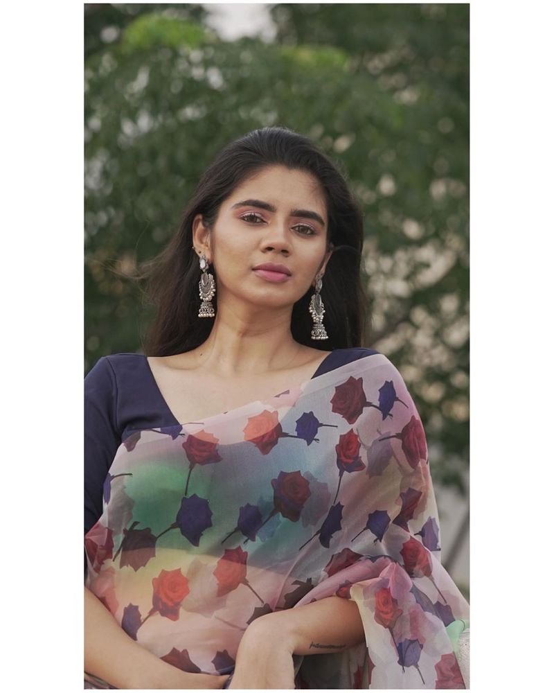 சௌந்தர்யா கண்களால் அனைவரையும் ஈர்க்கும் போட்டோ ஷூட் 