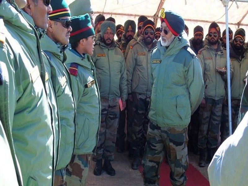 हरिंदर सिंह अफ्रीका में भी कर चुके हैं काम
संयुक्त राष्ट्र मिशन के तहत लेफ्टिनेंट जनरल हरिंदर सिंह अफ्रीका में भी काम कर चुके हैं और जम्मू कश्मीर में युद्ध और आतंकवाद के खात्मे का उन्हें अच्छा खासा अनुभव है।