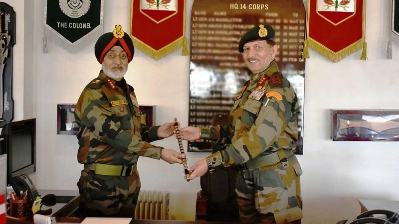 मीडिया रिपोर्ट्स के मुताबिक, लेफ्टिनेंट जनरल हरिंदर सिंह दिल्ली के इंस्टीट्यूट ऑफ डिफेंस स्टडीज एंड एनालिसिस (आईडीएसए) और सिंगापुर के एस राजारतनम स्कूल ऑफ इंटरनेशनल स्टडीज (आरएसआईएस) में एक सीनियर रिचर्स फेलो भी रहे हैं।