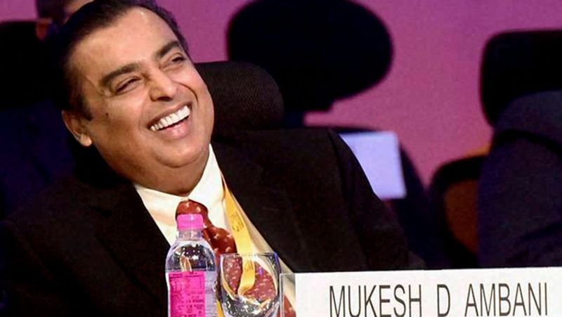 गौतम अडानी समूह की कंपनियों के शेयरों में भी तेजी दर्ज की गई है। मगर टाटा और बजाज समूह के शेयर पिछड़ गए, यह पूरी जानकारी ऐस इक्विटी के आंकड़ों से मिलती है।
देशभर में कोरोना के मामलों की संख्या 2 लाख पार होने के बाद सरकार ने अर्थव्यवस्था को अनलॉक करने का फैसला किया है। कारोबारी गतिविधियां शुरू होने की उम्मीद से बाजार का सेंटिमेंट बेहतर हुआ है। प्रमुख सूचकांकों में तेजी नजर आ रही है। नोमुरा इंडिया ने कहा, "वैश्विक स्तर पर बाजारों को लिक्विडिटी बढ़ने और राहत पैकेज से सहारा मिला हुआ है। निवेशक निकट भविष्य में कंपनियों की कमाई में गिरावट के बाद के समय को देख रहे हैं। उन्हें उम्मीद है कि वित्त वर्ष 2021-22 में कंपनियों की कमाई में फिर से ग्रोथ आएगी।"