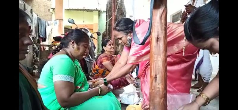 ಕೊರೋನಾ ಮಧ್ಯೆಯೂ ಬಾಗಲಕೋಟೆಯಲ್ಲಿ ವಟ ಸಾವಿತ್ರಿ ವೃತ ಬಿಡದ ಮಹಿಳೆಯರು