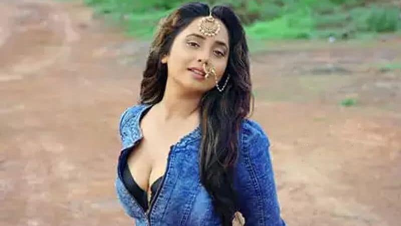 सोशल मीडिया पर इस पोस्ट के जरिए रानी ने अपने मन की बात कही है। उन्हें ऐसा लगता है कि अब वो फेसबुक और इंस्टाग्राम जैसे सोशल मीडिया प्लेटफॉर्म से नफरत करने लगी हैं। 