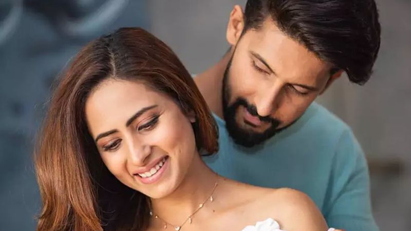 <p style="text-align: justify;"><strong>ಕೃತಜ್ಞತೆಯನ್ನು ತೋರಿಸಿ: </strong>ಧನ್ಯವಾದಗಳು ಎಂದು ಹೇಳಲು ಪ್ರಾರಂಭಿಸಿ ಏಕೆಂದರೆ ಈ ಮಾಂತ್ರಿಕ ಪದಗಳು ಹುರಿದುಂಬಿಸಲು ಮತ್ತು ಅವರ ಪ್ರಯತ್ನವು ಗಮನಕ್ಕೆ ಬರುತ್ತಿದೆ ಎಂದು ತೋರಿಸುವ ಶಕ್ತಿಯನ್ನು ಹೊಂದಿದೆ. ಸಂಗಾತಿ ಮಾಡುವ ಕೆಲಸಗಳನ್ನು ಒಪ್ಪಿ ಮತ್ತು ಸಂಬಂಧದಲ್ಲಿ ಅವರು ಮಾಡಿದ ಪ್ರಯತ್ನಕ್ಕೆ ಕೃತಜ್ಞತೆಯನ್ನು ತೋರಿಸುವುದನ್ನು ನಿಲ್ಲಿಸಬೇಡಿ.</p>