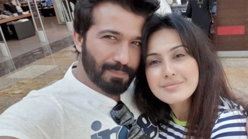 पिंकविला से बात करते हुए काम्या ने बताया- 'मैं दूसरी शादी के खिलाफ थी। मैं एक और रिश्ते का बोझ नहीं उठाना चाहती थी। वहीं हम दोनों एक लॉन्ग डिस्टेंस रिलेशनशिप में थे। 