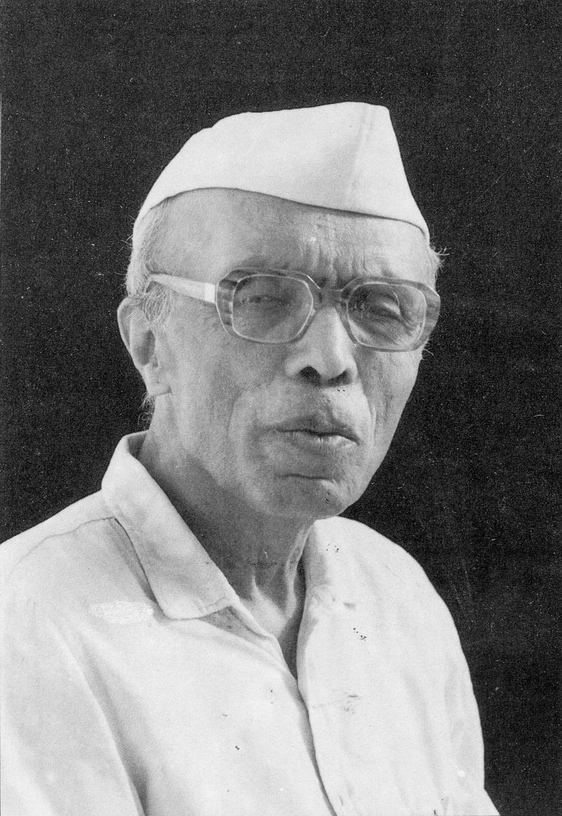 ಇದಕ್ಕಾಗಿ ಕೆಲವು ಸಾಯಿಬಾಬಾ ಭಕ್ತರ ಅಂತರಿಕ ಪ್ರಯತ್ನದಿಂದ ಅವರ ವಿ.ಸಿ.ಹುದ್ದೆಗೆ ಕಂಟಕ ಬಂದಾಗ ರಾಜೀನಾಮೆ ಸಲ್ಲಿಸಿ ರಾಜಿ ಮಾಡಿಕೊಳ್ಳದೇ ತಾವು ನಂಬಿದ ಸಿದ್ಧಾಂತಗಳಿಗೆ ಬದ್ಧರಾಗಿದ್ದರು ಎಂಬುದಕ್ಕೆ ಉತ್ತಮ ನಿದರ್ಶನ. ಇದಲ್ಲದೇ ಕನ್ನಡ ಅಭಿವೃದ್ಧಿ ಪ್ರಾಧಿಕಾರದ ಅಧ್ಯಕ್ಷರಾಗಿ ಪ್ರಾಥಮಿಕ ಶಿಕ್ಷಣ ಕನ್ನಡದಲ್ಲಿಯೇ ಇರಬೇಕೆಂದು ಮೊದಲಿನಿಂದಲೂ ಹೋರಾಟ ಮಾಡಿಕೊಂಡು ಬಂದವರು. ಬಸವನಗುಡಿ ಪ್ರೈಮರಿ ಶಾಲೆಯಲ್ಲಿ ಕನ್ನಡ ಮಾಧ್ಯಮದಲ್ಲಿ ಶಿಕ್ಷಣ ಕೊಡುತ್ತಿದ್ದರು. ನಂತರದ ದಿನಗಳಲ್ಲಿ ಎಂ.ಎಲ್.ಸಿ. ಗಳಾಗಿ ಸದನದಲ್ಲಿ ಹಲವಾರು ಗಹನವಾದ ವಿಷಯಗಳ ಬಗ್ಗ ಪ್ರಸ್ಥಾವನೆ ಮಾಡಿ ಪ್ರಶಂಸೆಗೆ ಪಾತ್ರರಾದರು.