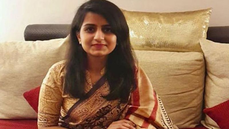 सौम्या अकसर अपने इंटरव्यू में जिक्र करती रही हैं कि हार्डवर्क बहुत जरूरी है। जो भी करें, उसके प्रति निष्ठा रखें। निरंतर कोशिशें एक दिन रंग जरूर लाती हैं।